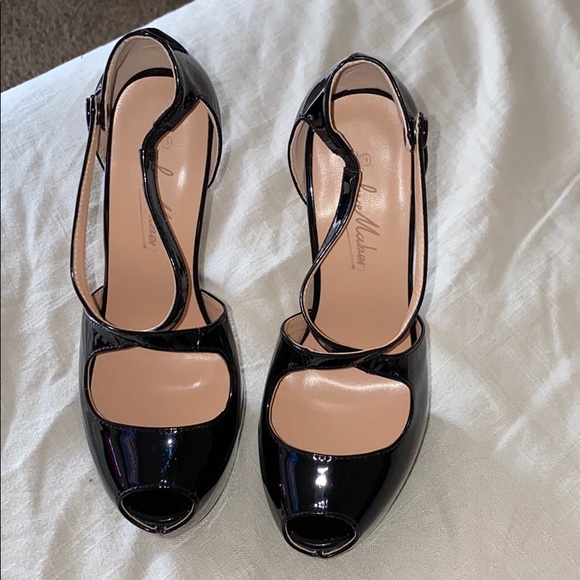 Black Pumps - Picture 10 of 14